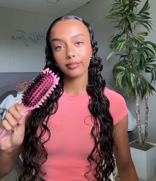 Review image showing the eco-friendly brush next to its packaging